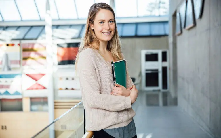Tess: werk en opleiding combineren in een nieuwe richting